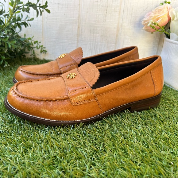 Tory Burch
Classic leather loafers sugar brown women size 7 gently used - Picture 10 of 16